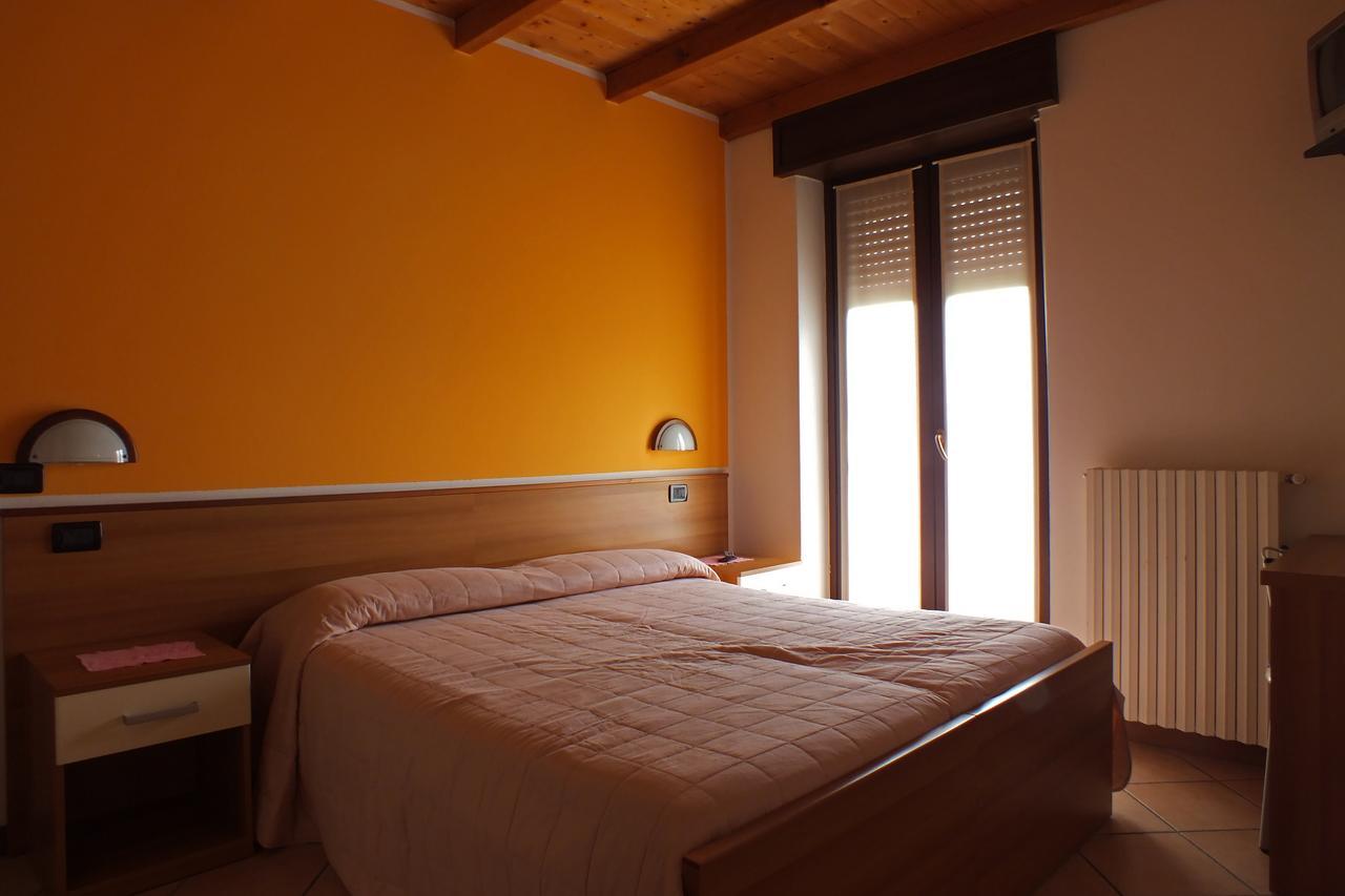 Albergo Ristorante Innocenti Ardenno エクステリア 写真