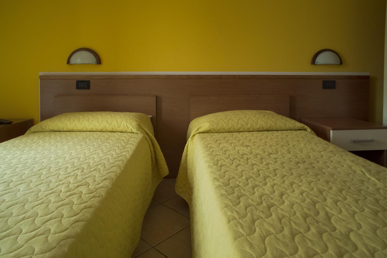 Albergo Ristorante Innocenti Ardenno エクステリア 写真